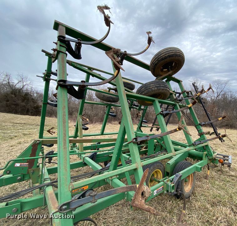 image for item HR9490 John Deere 980  field cultivator