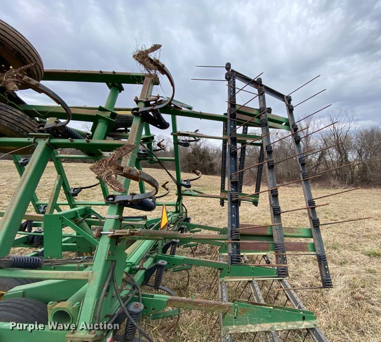 image for item HR9490 John Deere 980  field cultivator