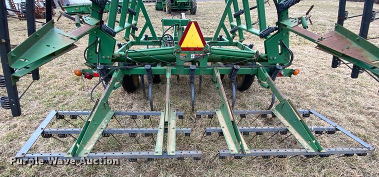 image for item HR9490 John Deere 980  field cultivator