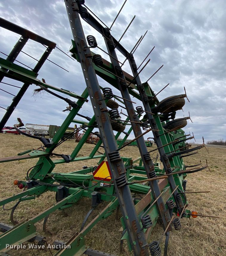 image for item HR9490 John Deere 980  field cultivator