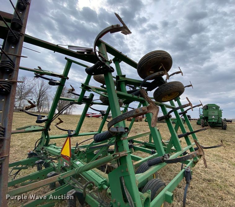 image for item HR9490 John Deere 980  field cultivator