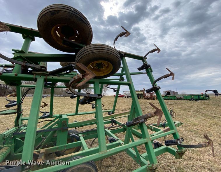 image for item HR9490 John Deere 980  field cultivator