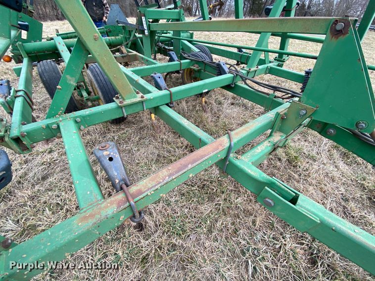 image for item HR9490 John Deere 980  field cultivator