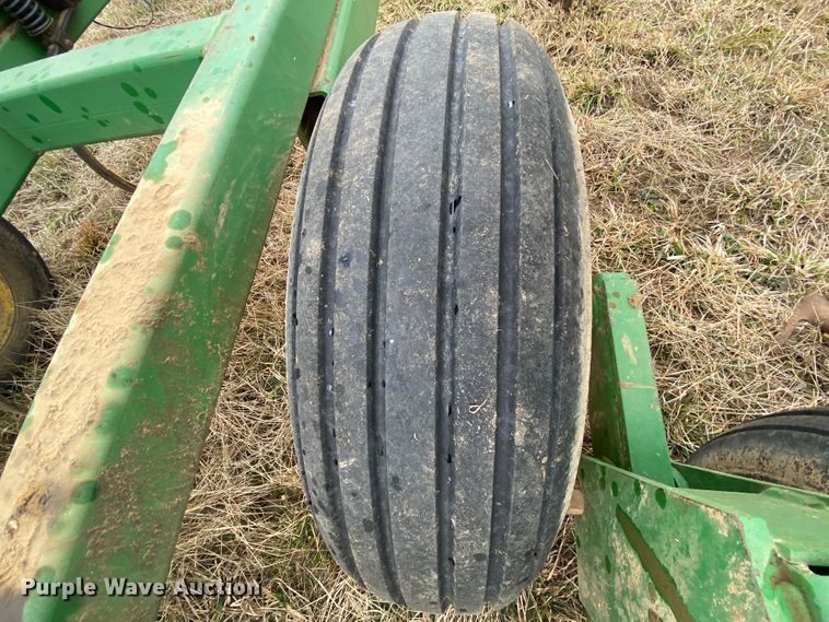 image for item HR9490 John Deere 980  field cultivator