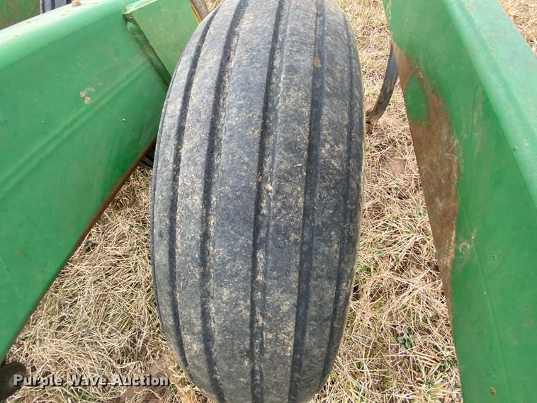 image for item HR9490 John Deere 980  field cultivator