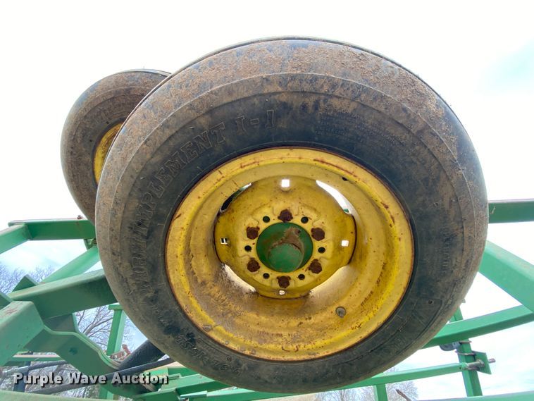 image for item HR9490 John Deere 980  field cultivator