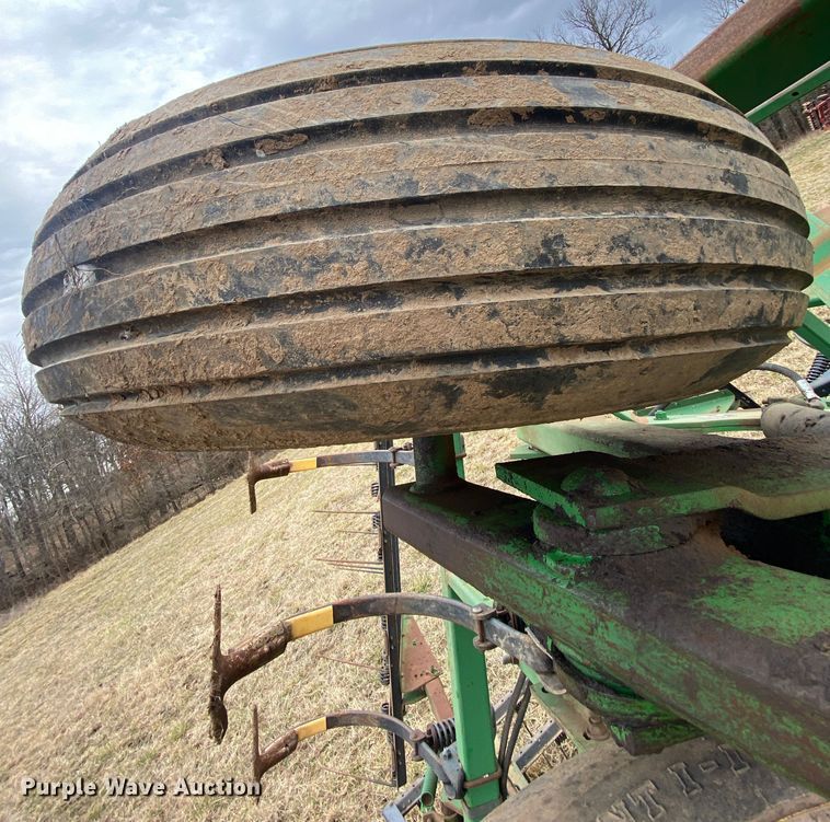image for item HR9490 John Deere 980  field cultivator