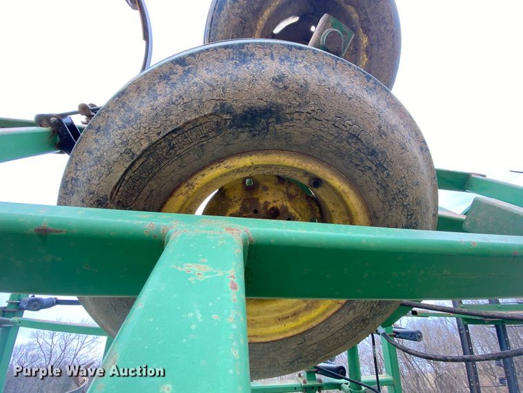 image for item HR9490 John Deere 980  field cultivator