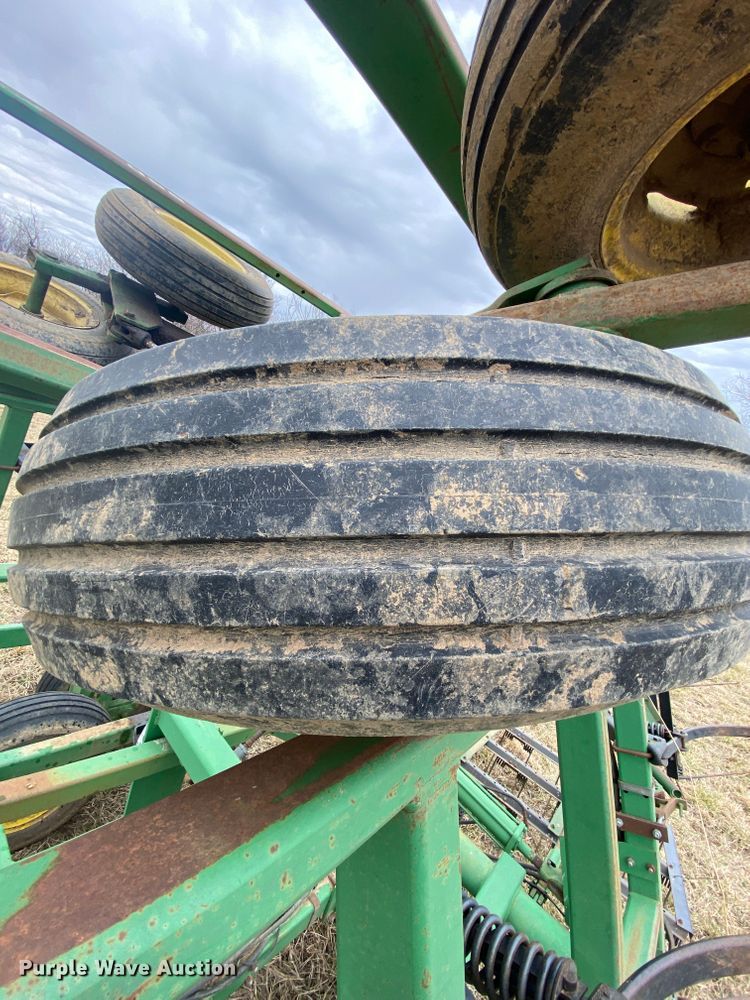 image for item HR9490 John Deere 980  field cultivator