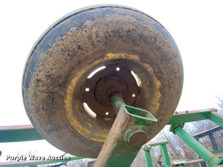 image for item HR9490 John Deere 980  field cultivator