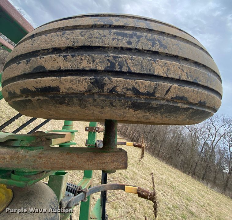 image for item HR9490 John Deere 980  field cultivator