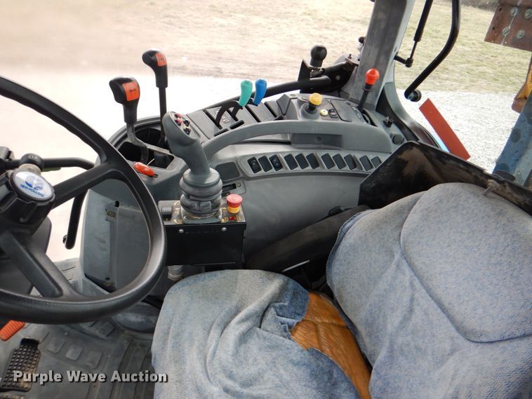 image for item HX9176 2004 New Holland TS115A  tractor