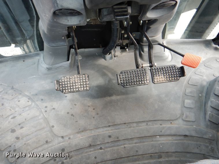 image for item HX9176 2004 New Holland TS115A  tractor