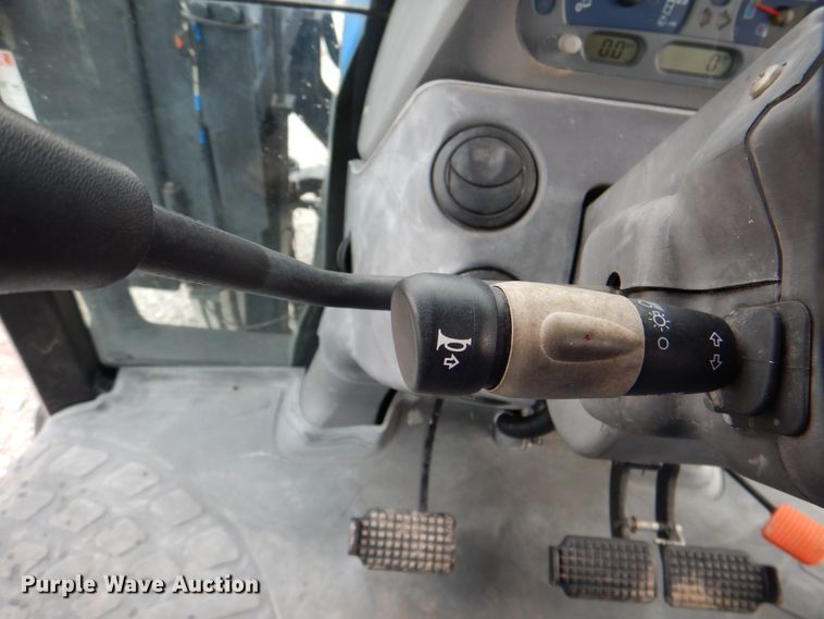 image for item HX9176 2004 New Holland TS115A  tractor