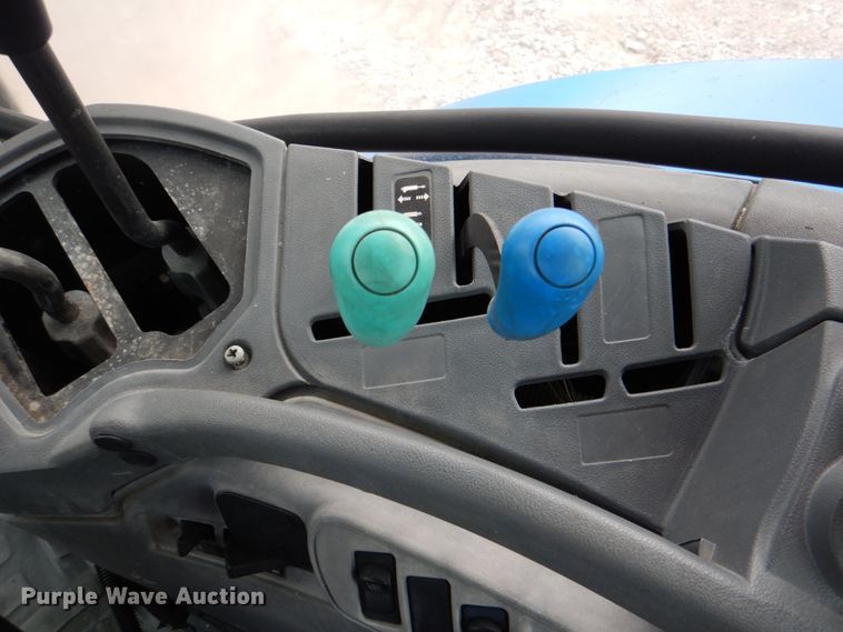 image for item HX9176 2004 New Holland TS115A  tractor