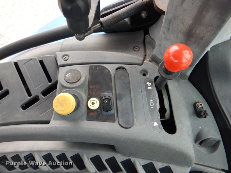 image for item HX9176 2004 New Holland TS115A  tractor