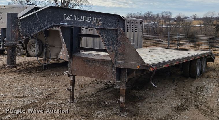 image for item IA9299 2001 L&L equipment trailer