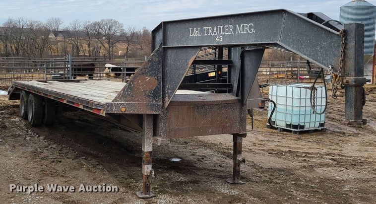 image for item IA9299 2001 L&L equipment trailer