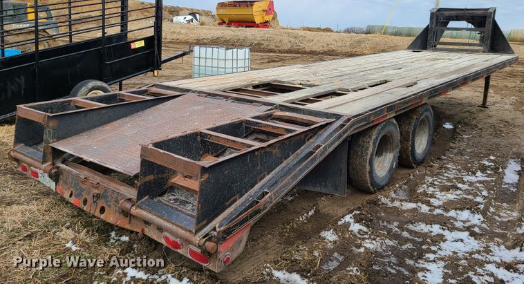 image for item IA9299 2001 L&L equipment trailer