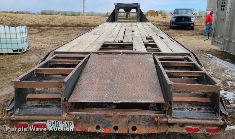 image for item IA9299 2001 L&L equipment trailer