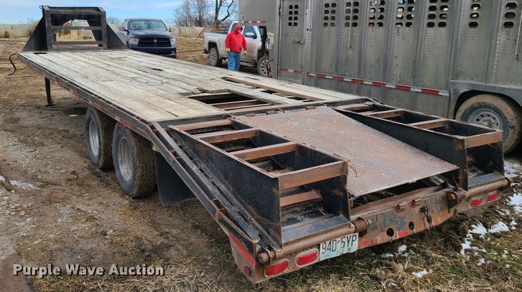 image for item IA9299 2001 L&L equipment trailer