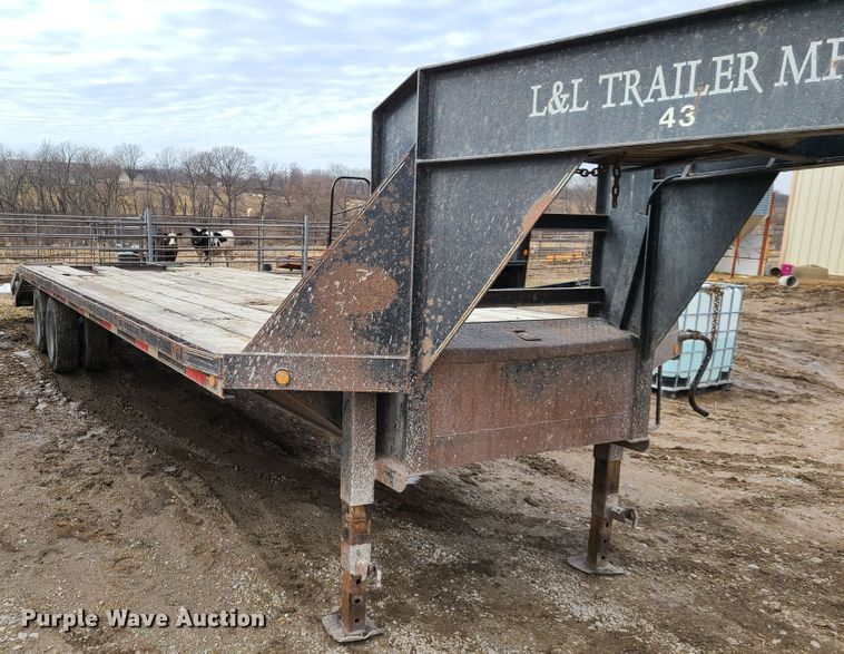 image for item IA9299 2001 L&L equipment trailer