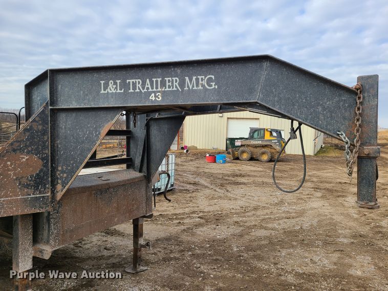 image for item IA9299 2001 L&L equipment trailer