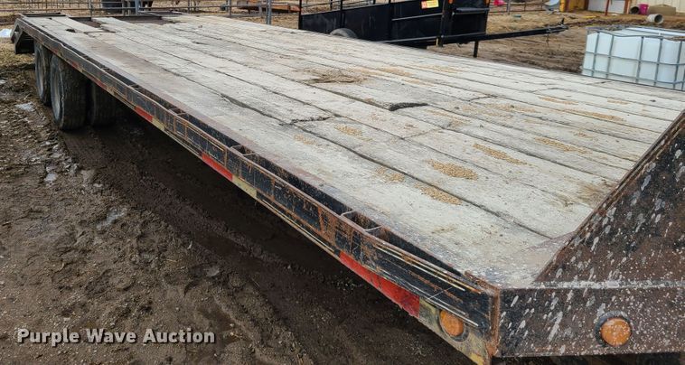 image for item IA9299 2001 L&L equipment trailer