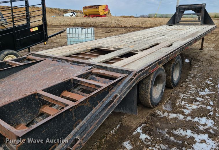 image for item IA9299 2001 L&L equipment trailer