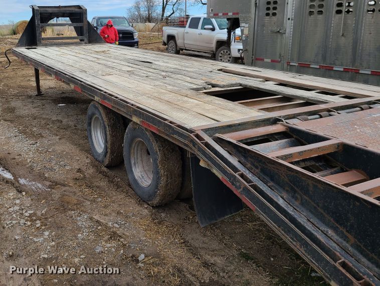 image for item IA9299 2001 L&L equipment trailer