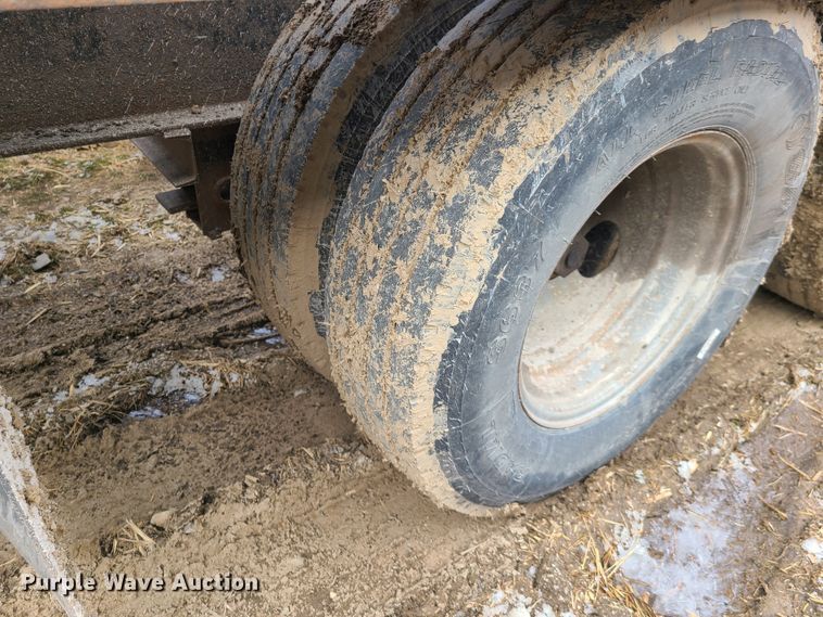 image for item IA9299 2001 L&L equipment trailer