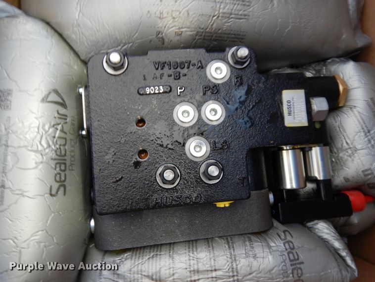 image for item IA9437 (6) Husco GP-3 valves