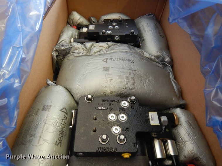 image for item IA9437 (6) Husco GP-3 valves