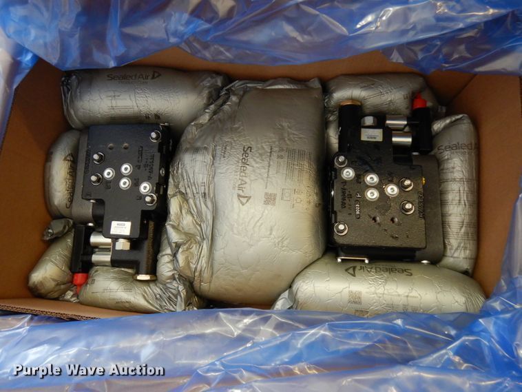 image for item IA9437 (6) Husco GP-3 valves