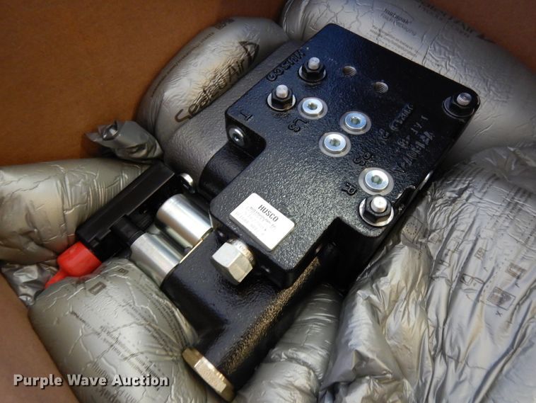 image for item IA9437 (6) Husco GP-3 valves