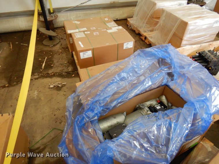 image for item IA9437 (6) Husco GP-3 valves