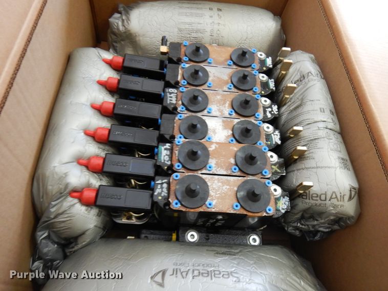 image for item IA9437 (6) Husco GP-3 valves