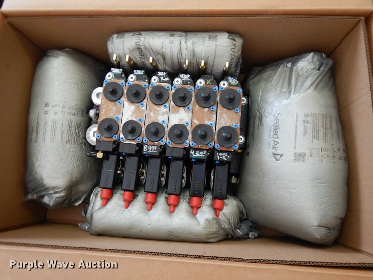 image for item IA9437 (6) Husco GP-3 valves