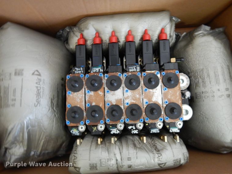 image for item IA9437 (6) Husco GP-3 valves