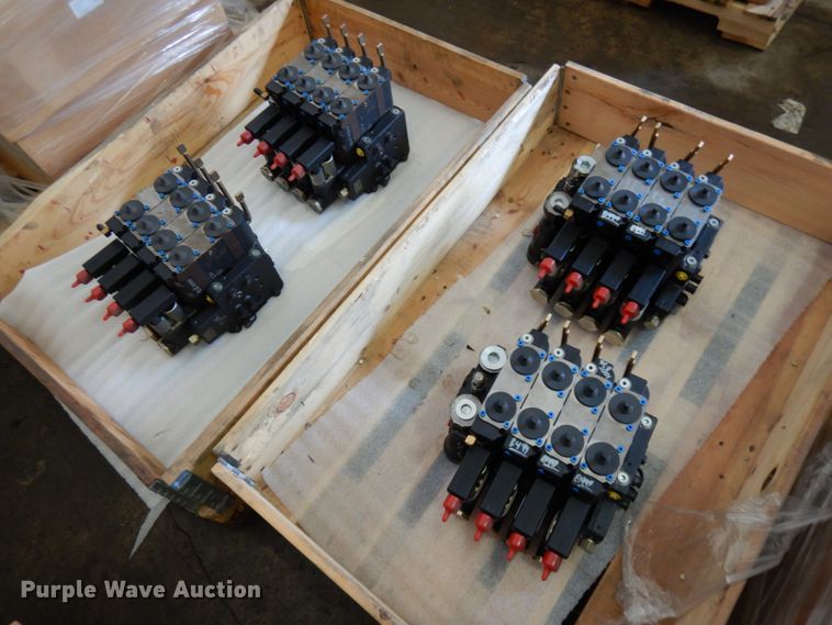 image for item IA9438 (6) Husco valves