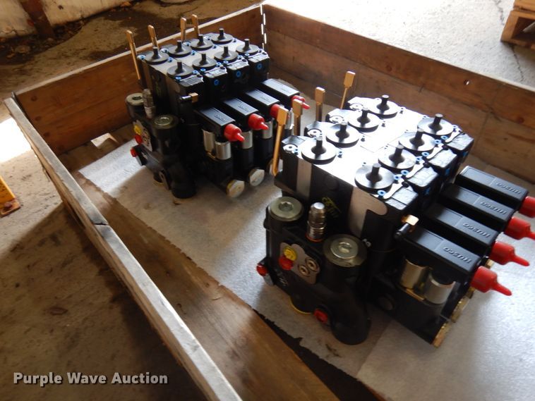 image for item IA9438 (6) Husco valves