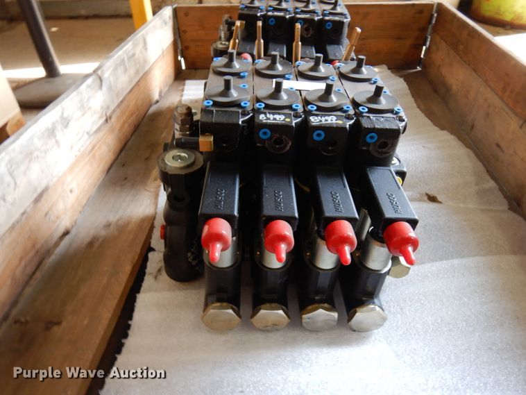 image for item IA9438 (6) Husco valves