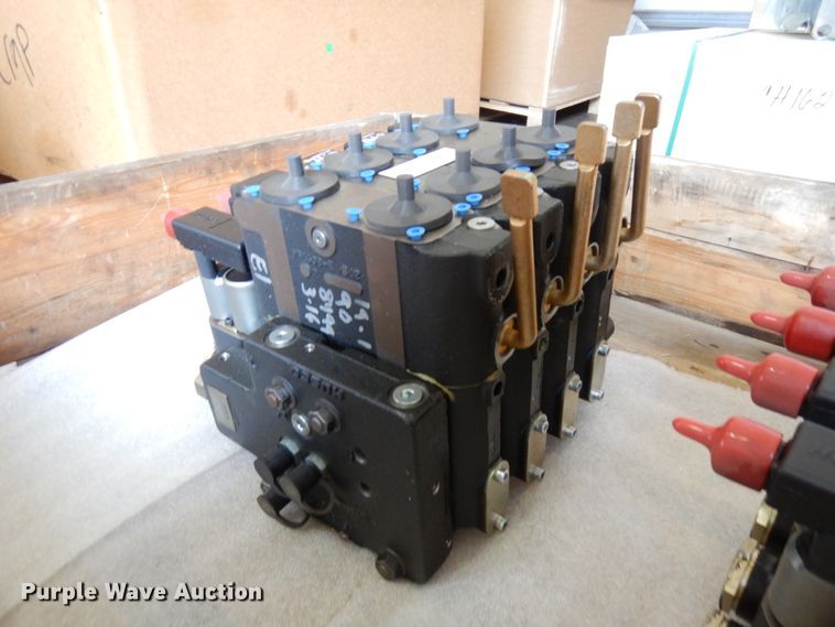 image for item IA9438 (6) Husco valves