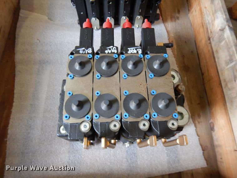 image for item IA9438 (6) Husco valves