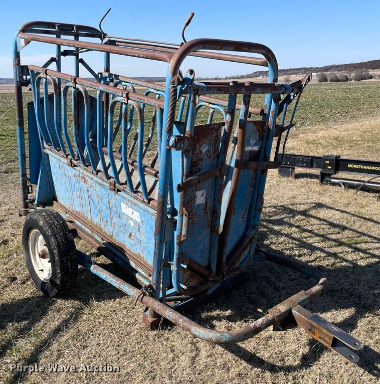 image for item II9257 Priefert 85  livestock squeeze chute