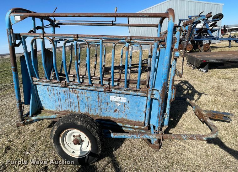 image for item II9257 Priefert 85  livestock squeeze chute