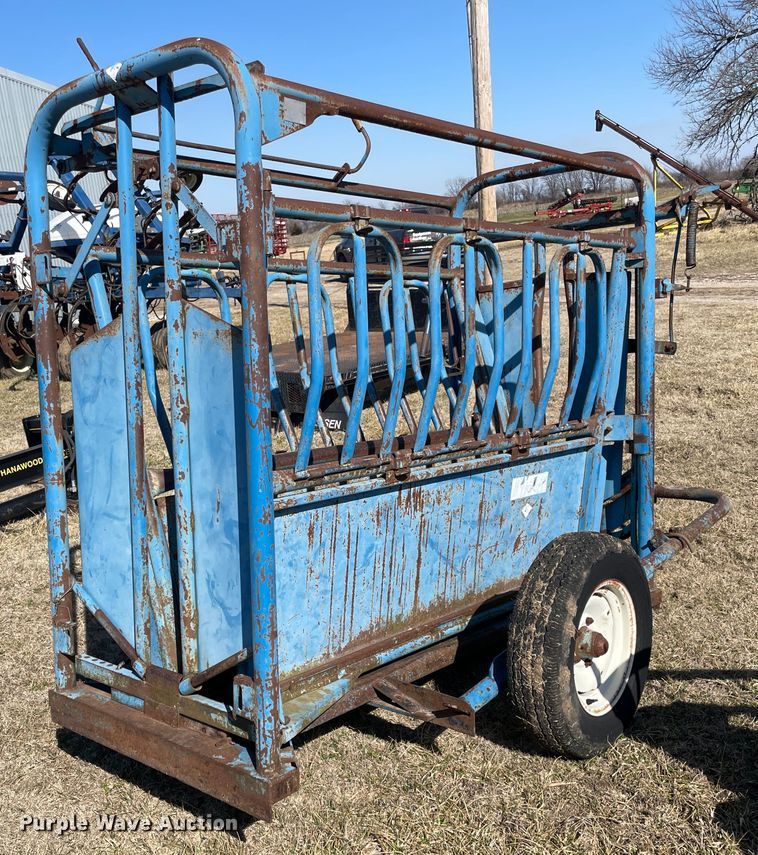 image for item II9257 Priefert 85  livestock squeeze chute