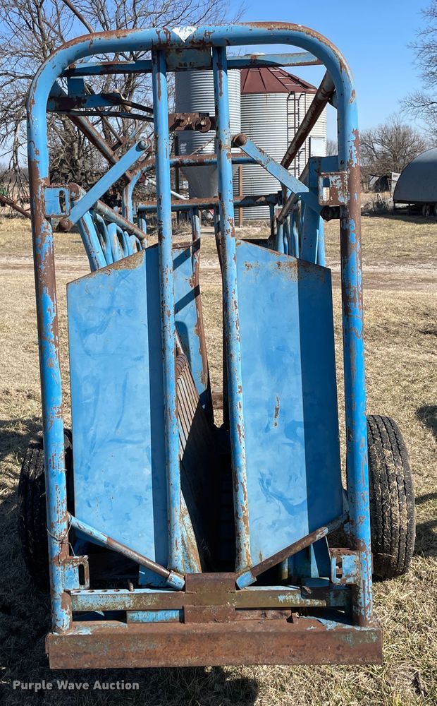 image for item II9257 Priefert 85  livestock squeeze chute