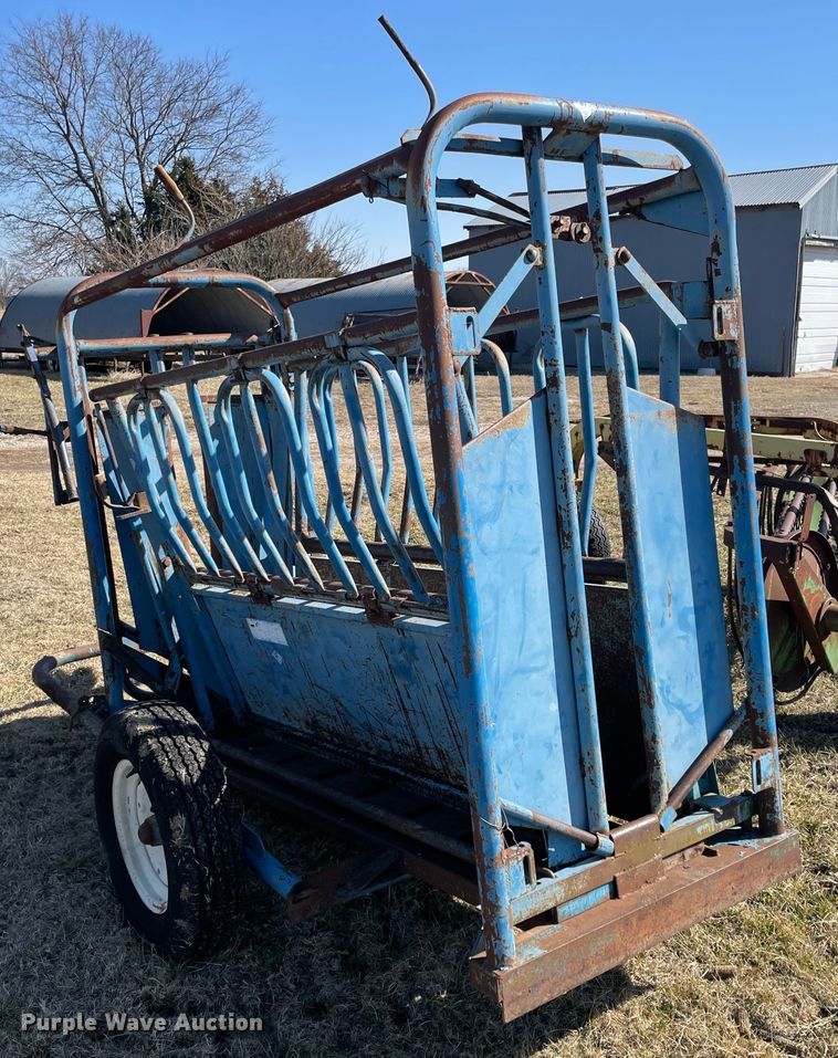 image for item II9257 Priefert 85  livestock squeeze chute