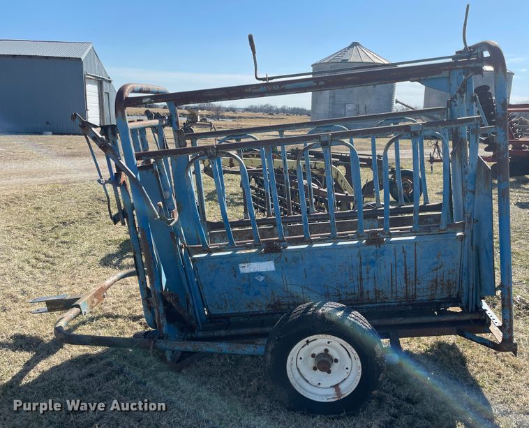 image for item II9257 Priefert 85  livestock squeeze chute